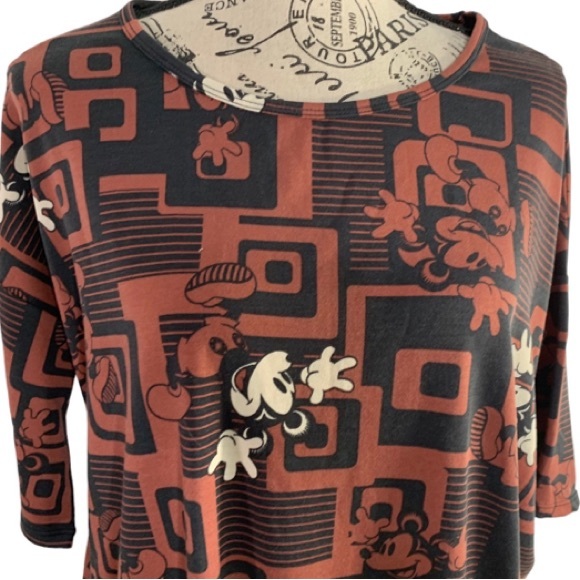 LuLaRoe Disney Mickey Mouse Hi low Blouse women’s small, oversized New With Tags - Picture 2 of 11
